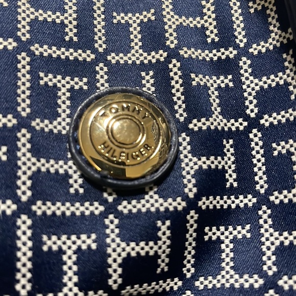 Tommy Hilfiger women’s handbag in like new condition. Mainly navy with white TH - Picture 2 of 10